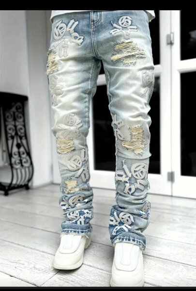 Jeans homme déchirés et brodés