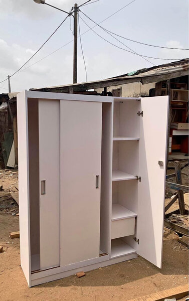 Garde-robe spacieuse moderne