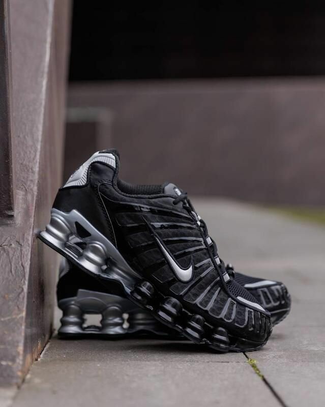 Nike Shox R4 Sneakers