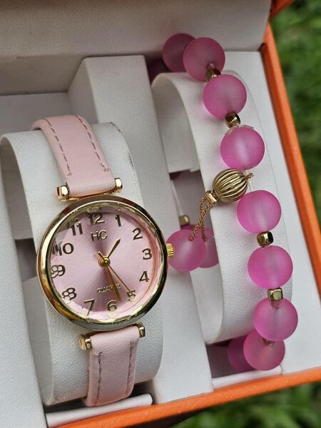 Montre rose femme élégante