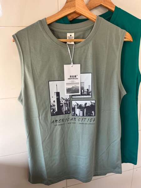 Débardeur homme imprimé moderne