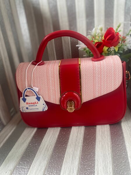 Sac à main rouge élégant