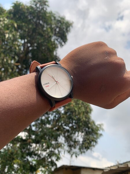 Montre élégante en cuir