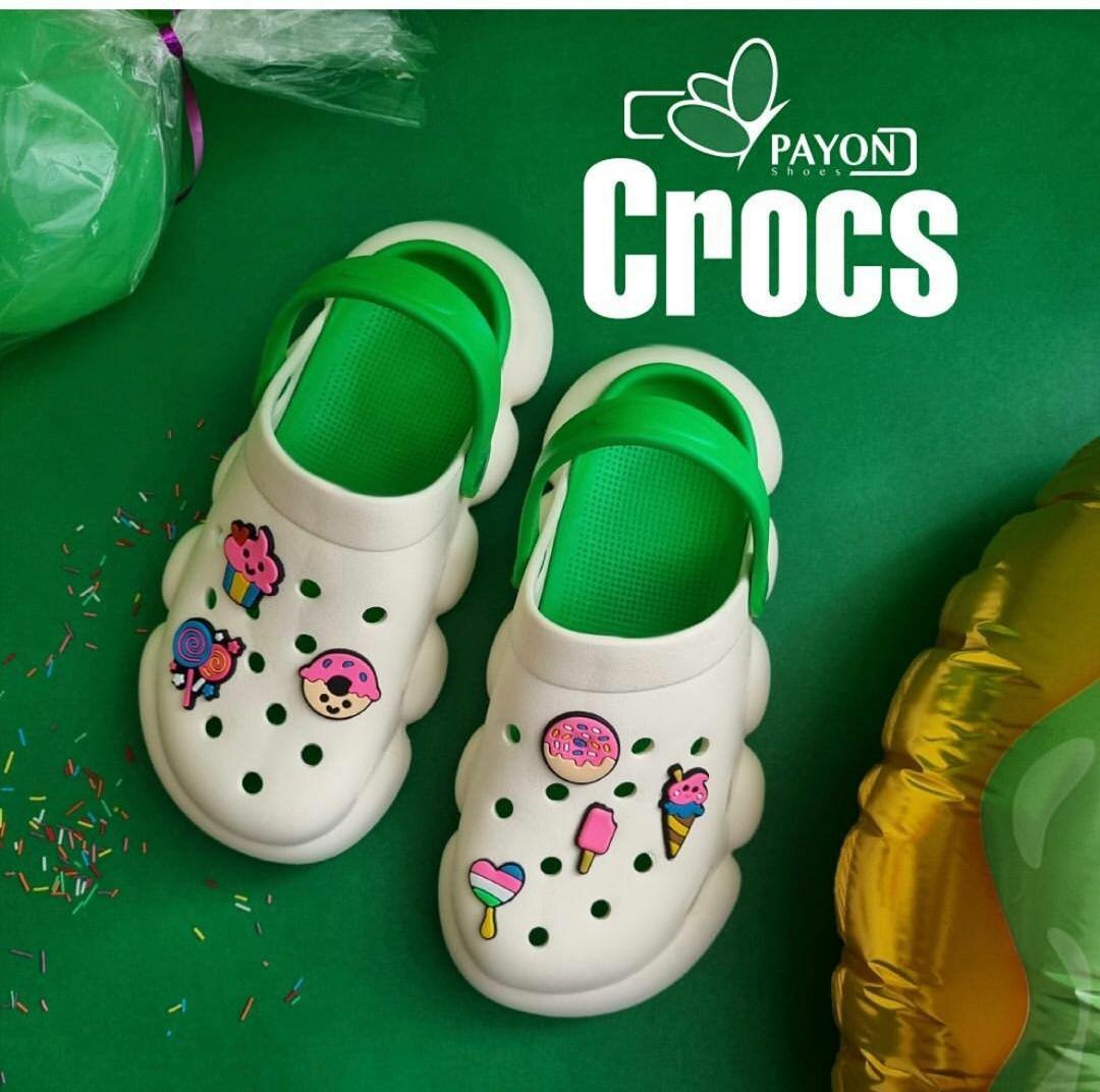 Crocs avec stickers