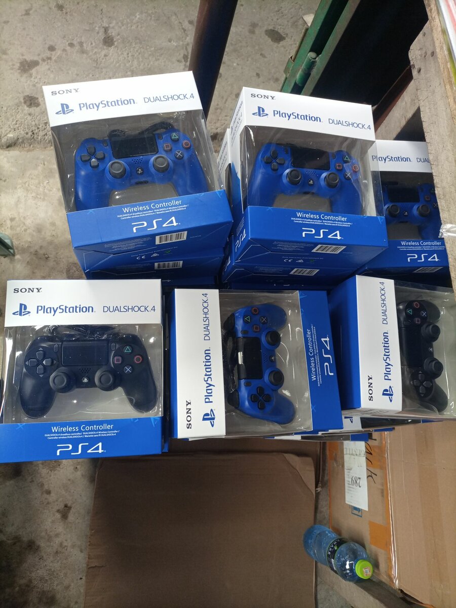 PS4 controller