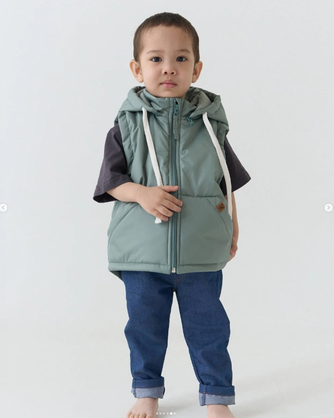 детский жилет зеленый