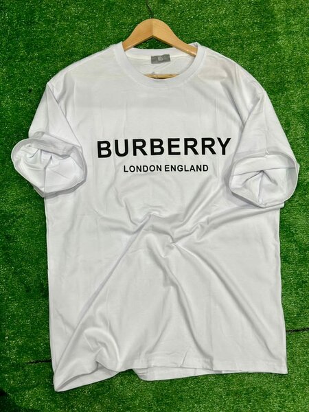 Burberry  T-shirt