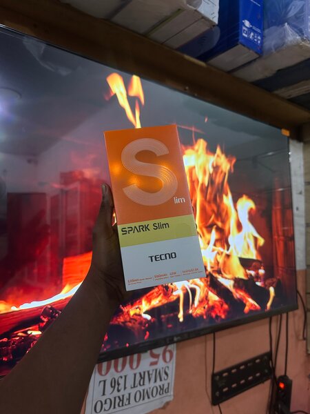 Smartphone Tecno Spark Slim