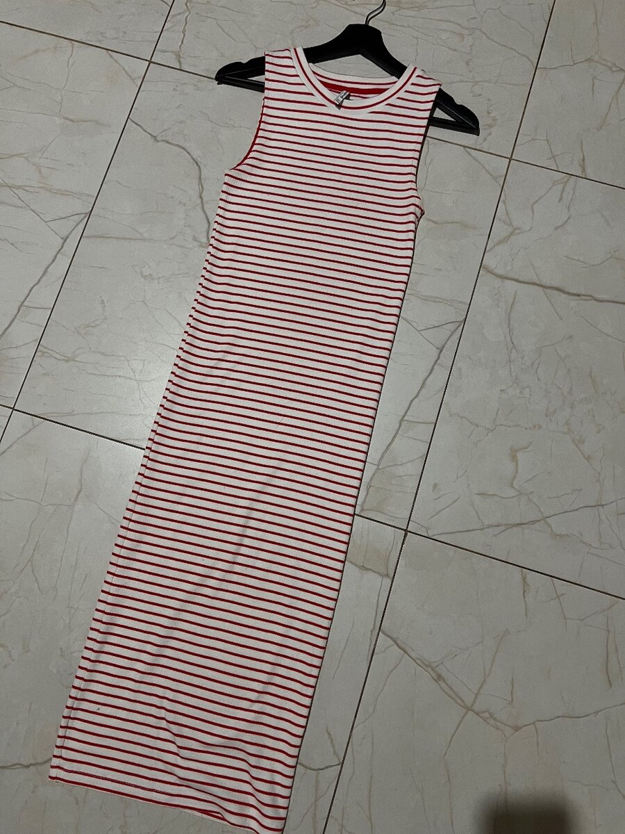 Платье Stradivarius которого уже не найдешь в Москве и в Биш