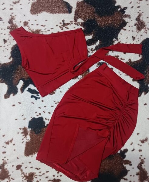 Ensemble crop top rouge