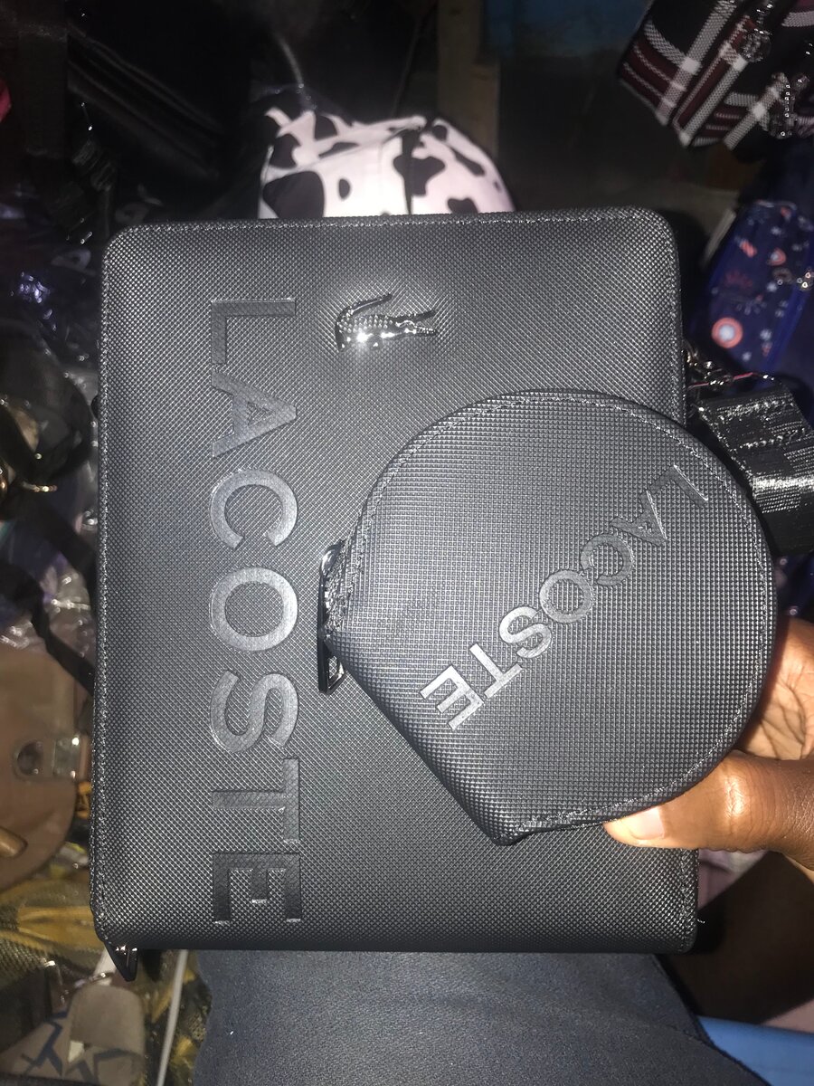 Sacoche Lacoste élégante