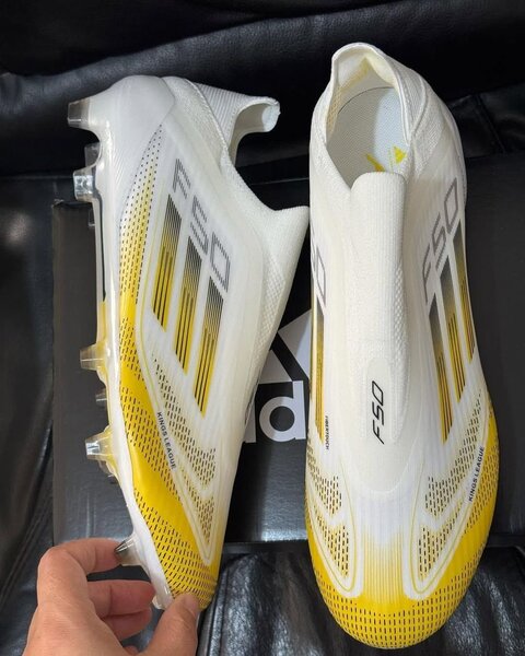 Chaussures de foot F50 blanches