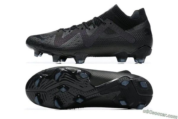 Baskets à crampons pour football noir