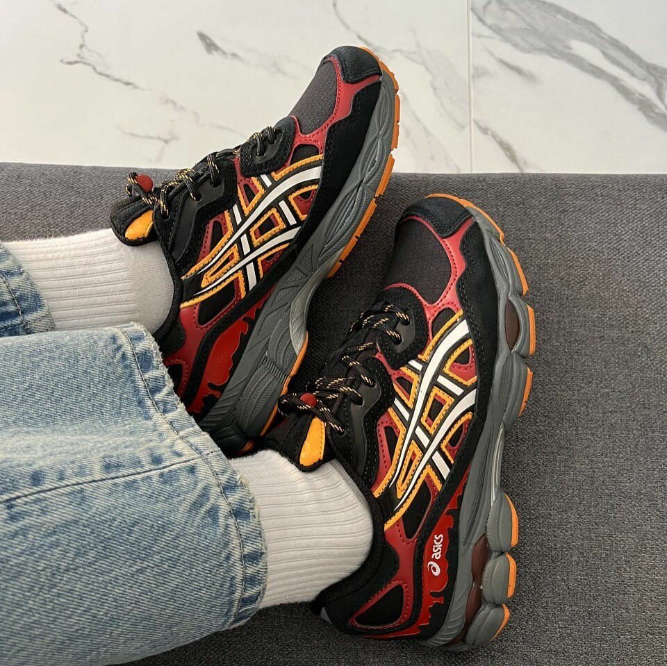 Chaussures de sport Asics noir rouge