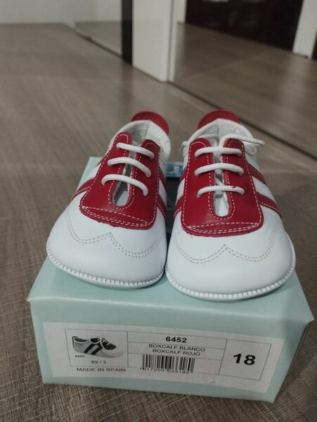 Chaussures bébé rouges / blanc