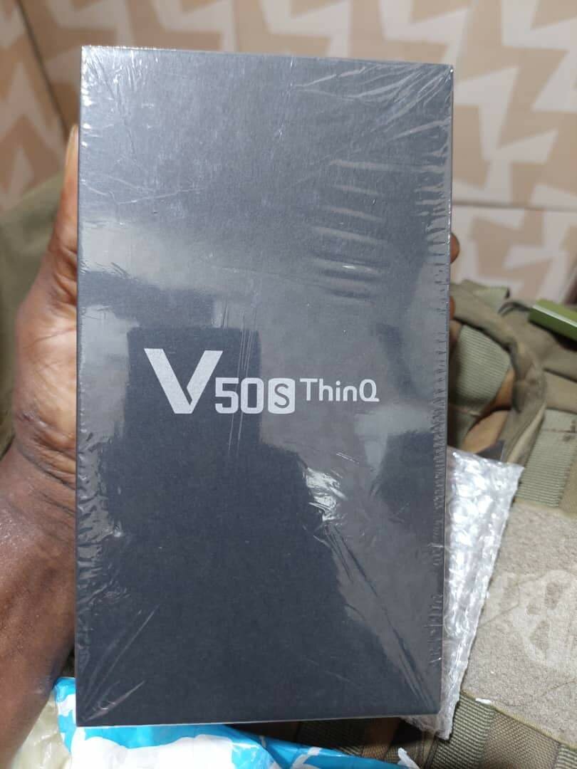 LG V50s 5G ThinQ dual screen 256gb/8gb ram dual screen 12 mo