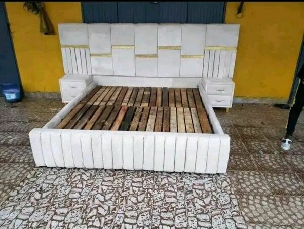 Lit double avec rangement en cuir blanc