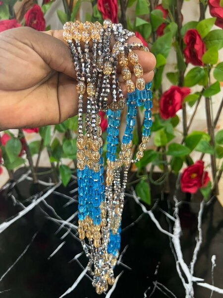 Colliers de perles colorés élégants