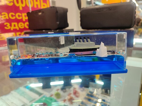 Титаник и айсберг