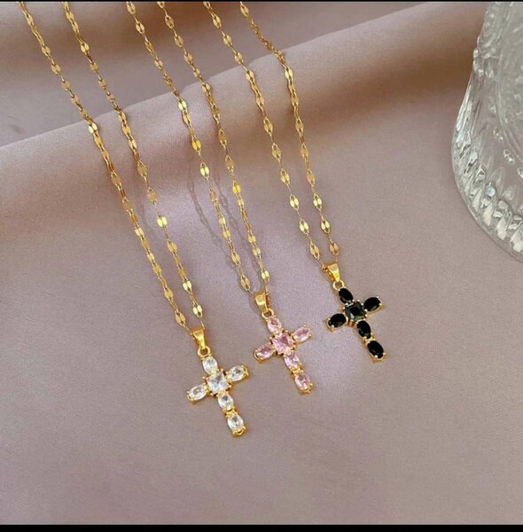 Colliers croix élégants