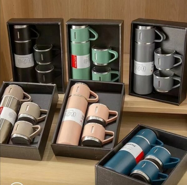 Gourde thermos et tasses