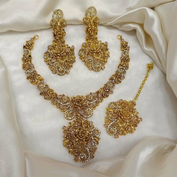 Ladies wedding set necklace and earrings