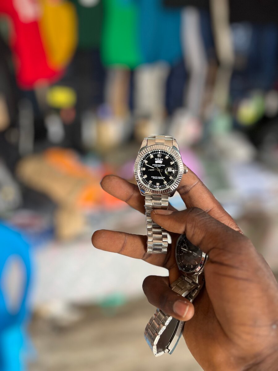 Montre élégante en acier inoxydable