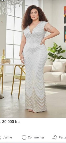 Robe blanche élégante pour femme
