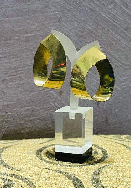 Boucles d'oreilles dorées élégantes