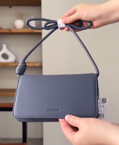 Компактные сумочки от PULL&BEAR синяя