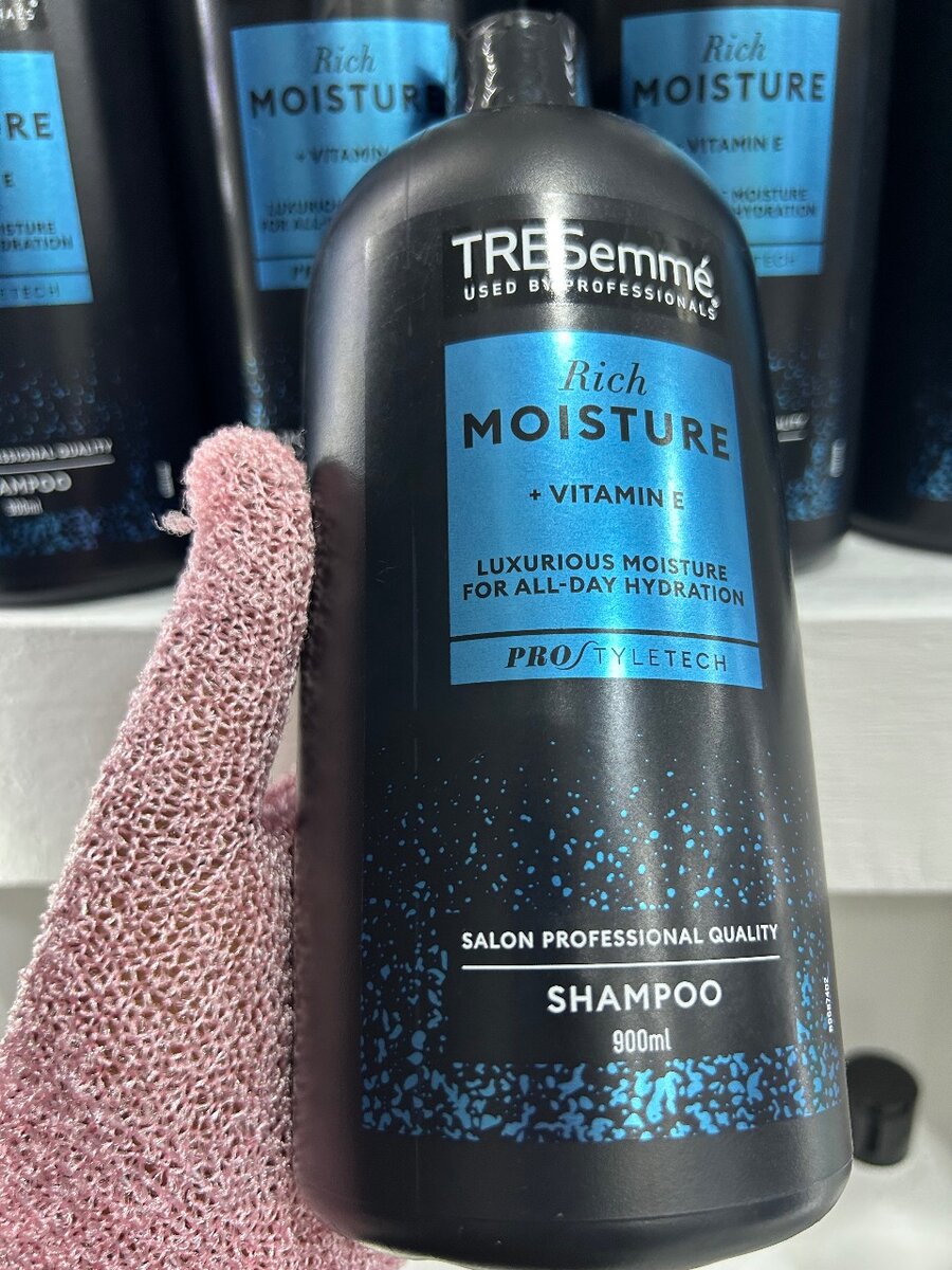 Tresemme Rich moisture shampoo and conditioner *900ml.