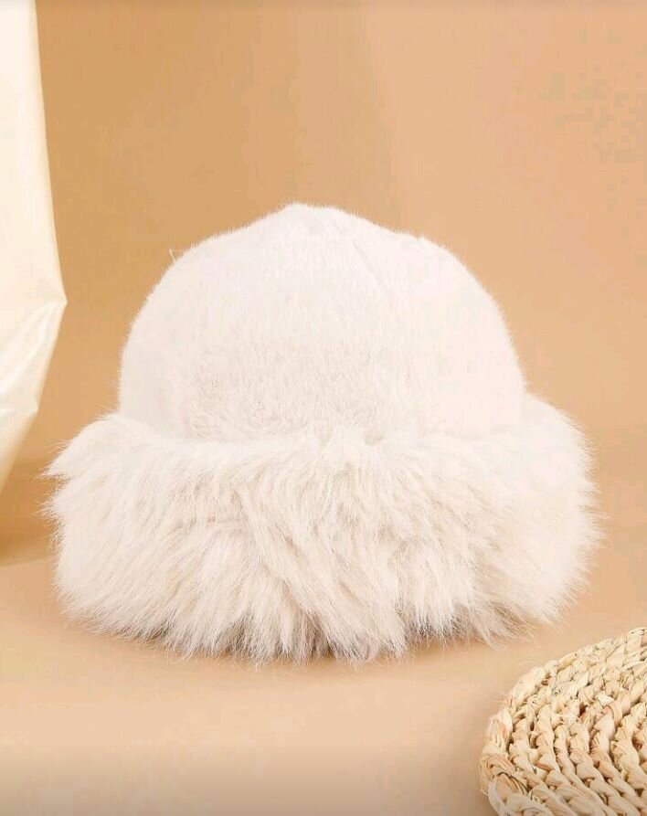 Chapeaux en fausse fourrure élégants