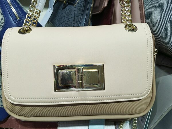 Sac à main élégant chaîne