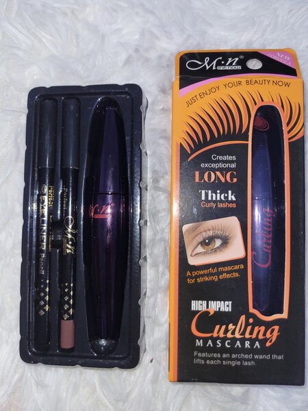 Mascara et Crayons à Sourcils