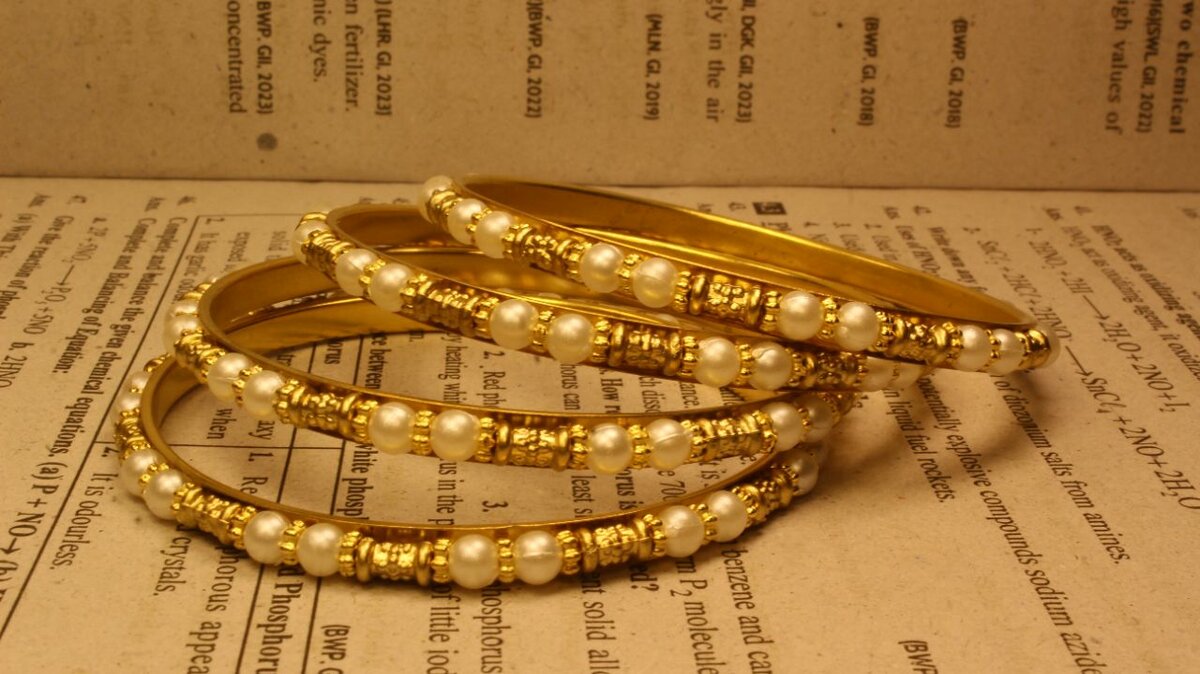 Unique Casual White Pearls Design Bangles