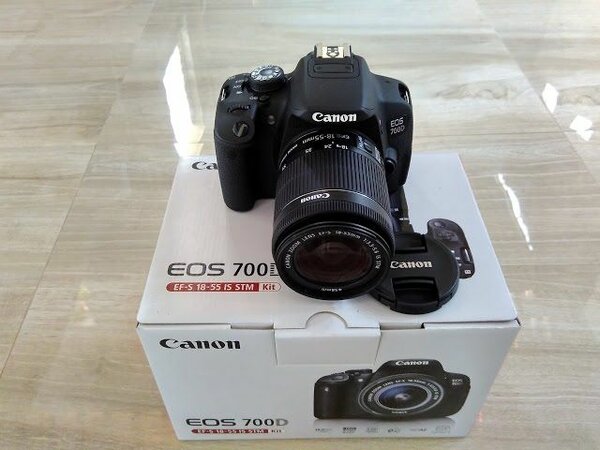 CANON 700D