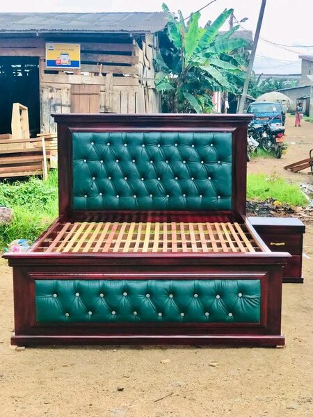 Lit double capitonné