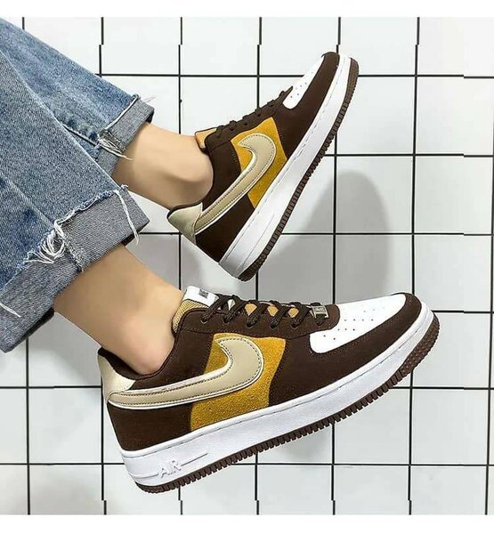 Nike Air Force 1 marron et jaune