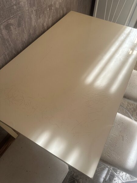 Стол и стулья