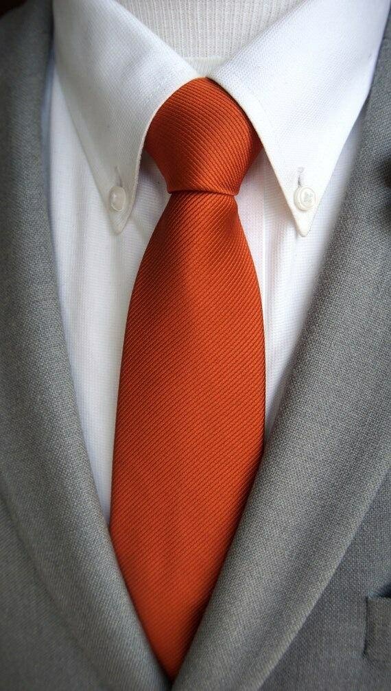 Cravate en soie orange élégante