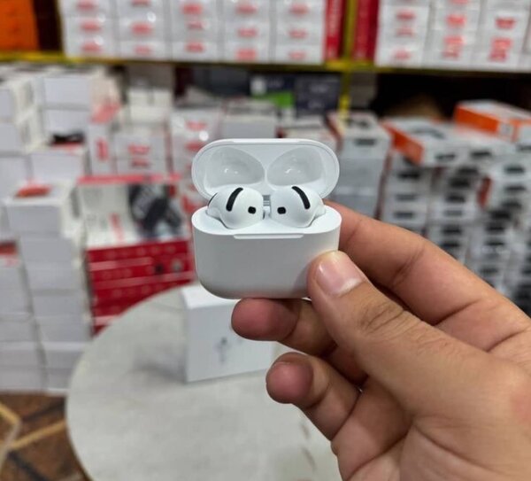 AirPods 4 ANC