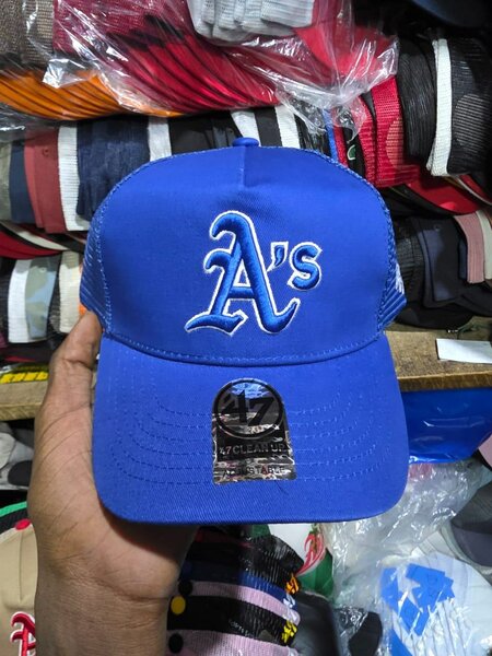 Casquette bleue sportive