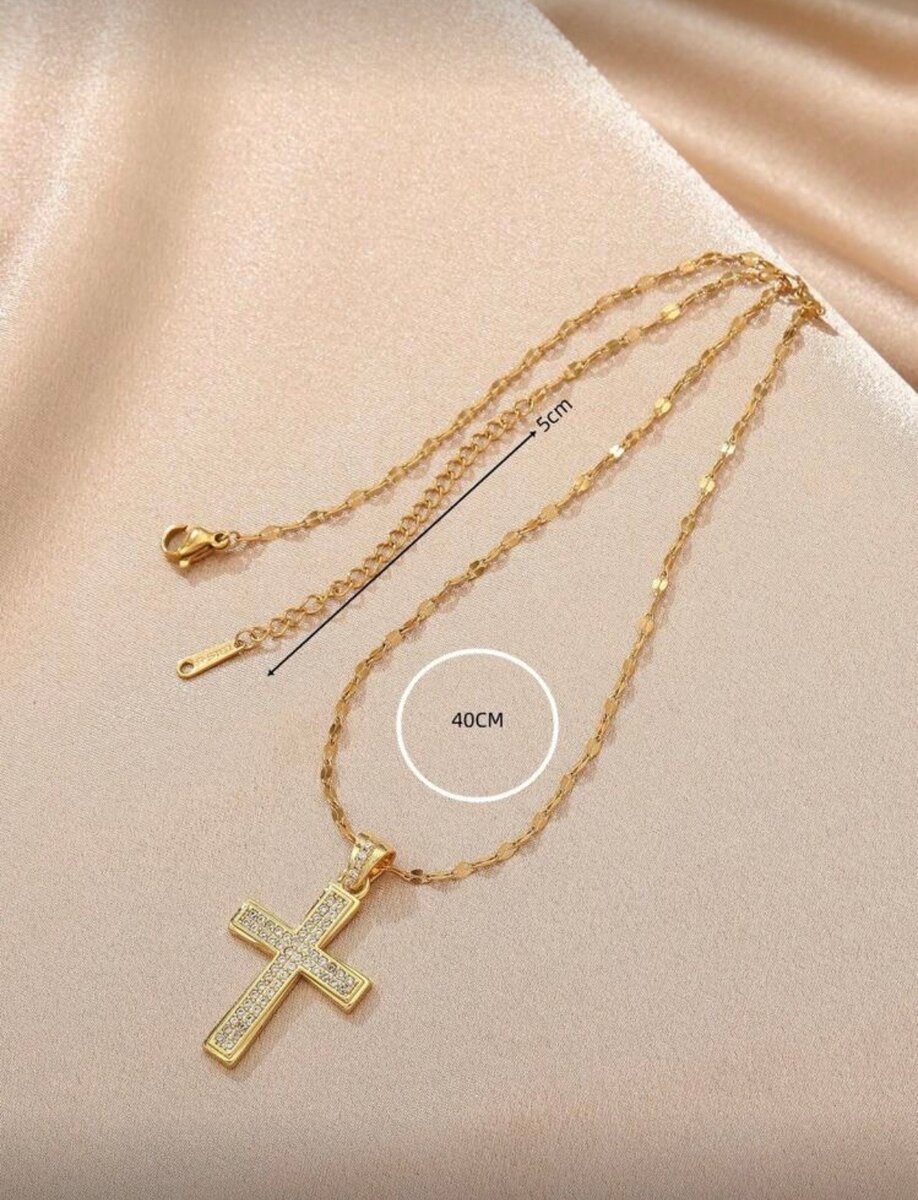 Collier croix en or scintillant