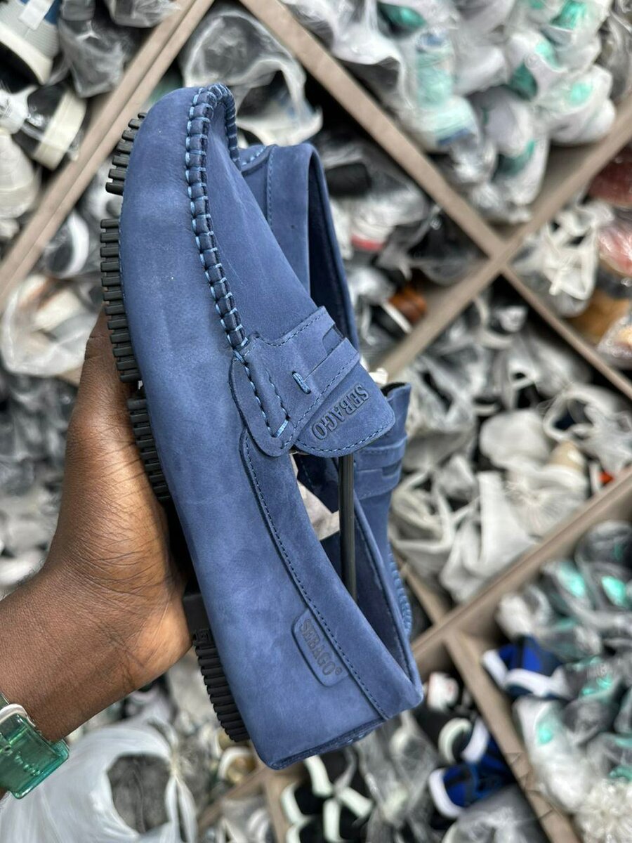 Mocassins en cuir bleu élégant