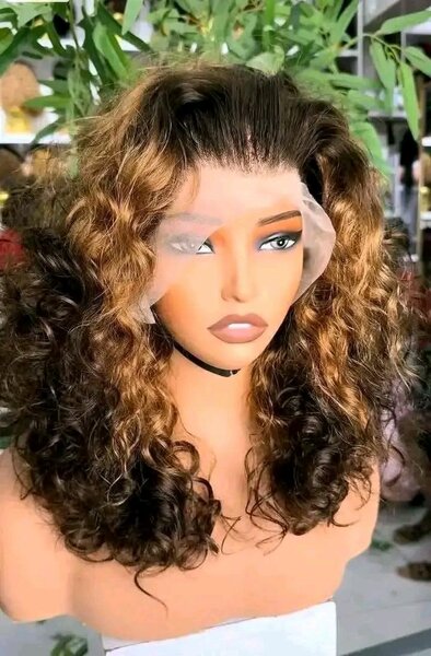 Perruque longue soyeuse