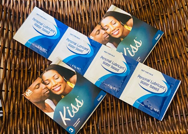 4 lubrifiants + 6 préservatifs