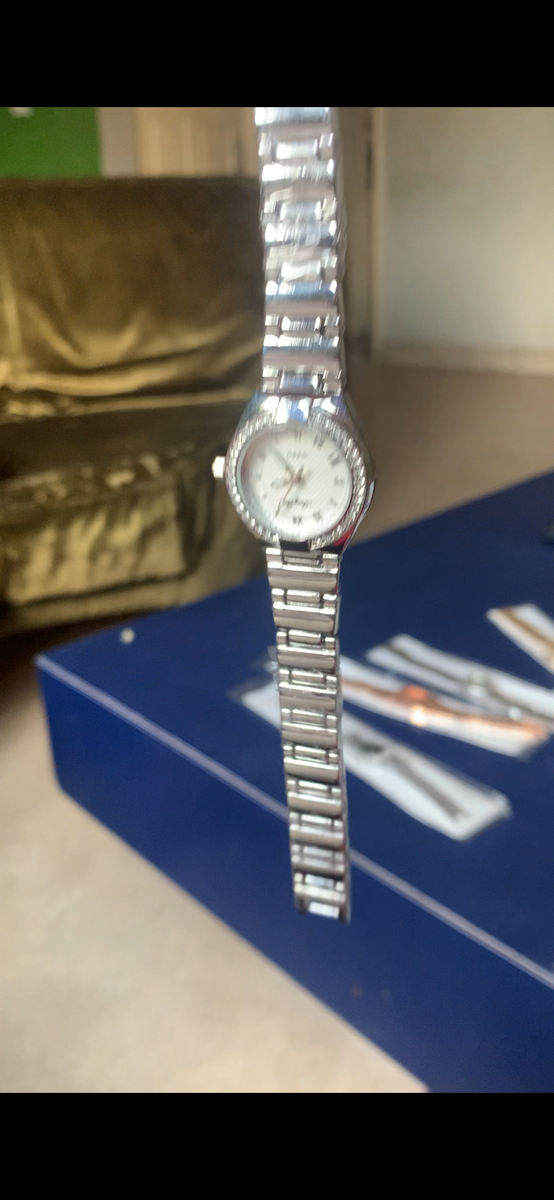 Montre élégante en acier inoxydable