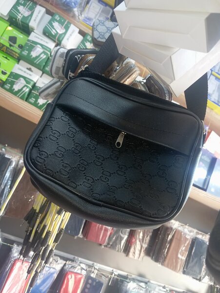 Sac bandoulière noir élégant