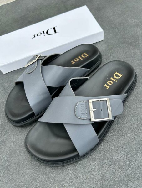 Sandale Dior ( original dans carton )