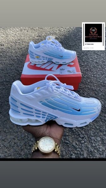 Basket nike tn authentique avec sa boîte